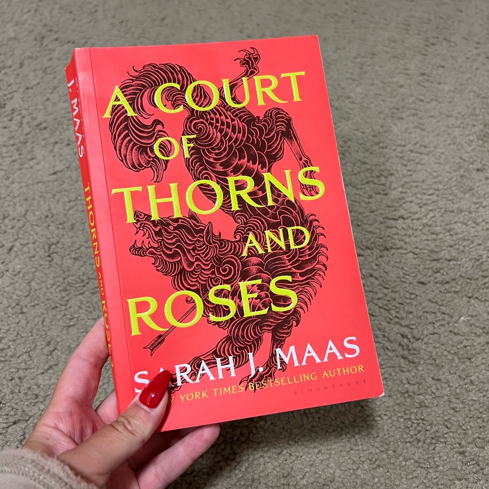 A Court of rose and thorns book
